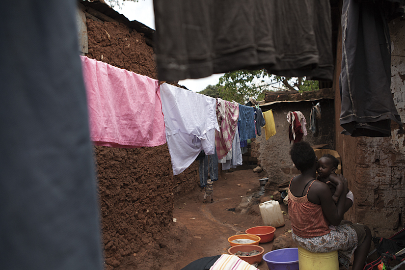 http://www.inesdellavalle.com/files/gimgs/11_06kampalamadre.jpg